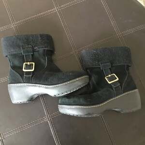 Crocs Black Suede Ankle Boots w/ Fold-Over Cuff & Gold Buckle - Womens 6